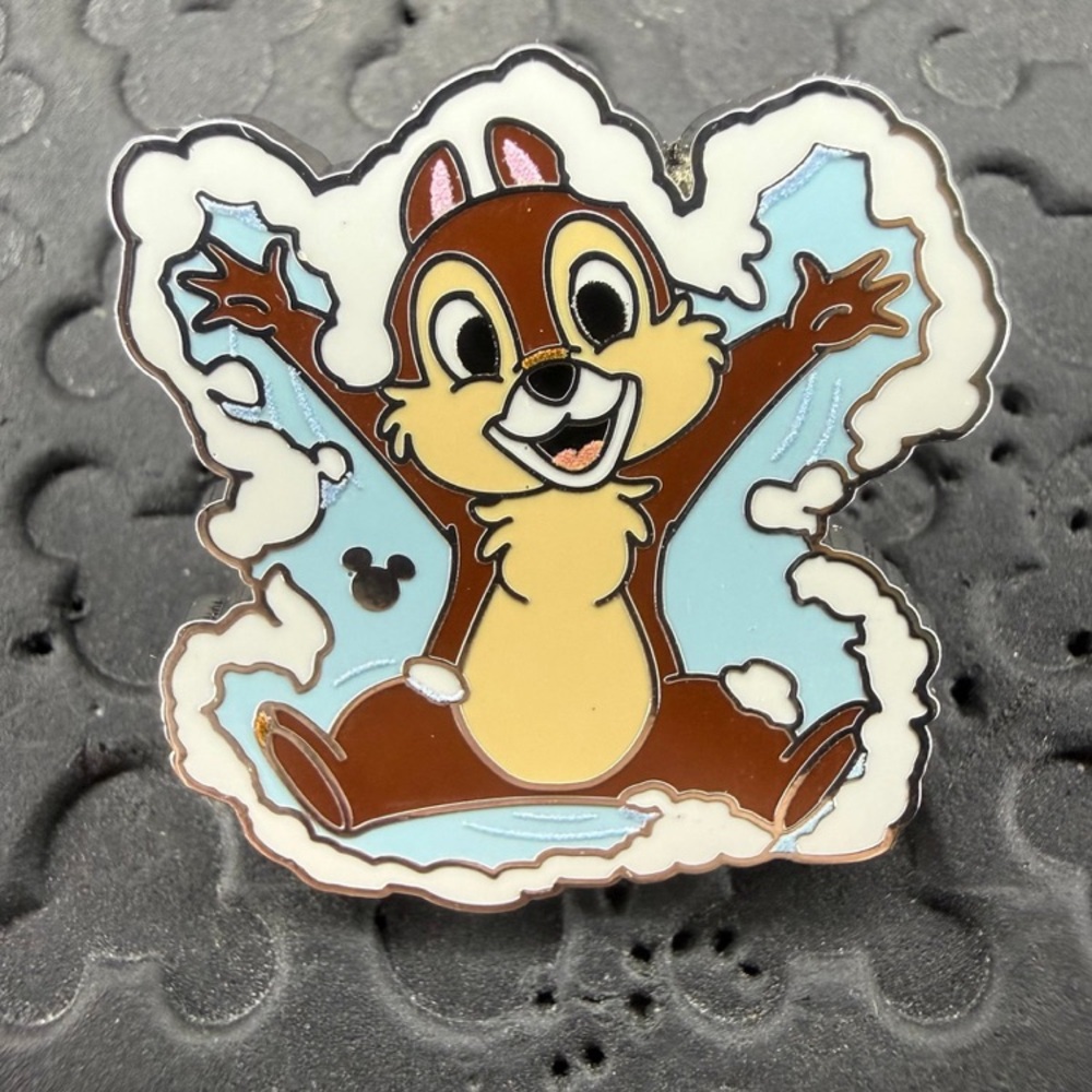 Disney Parks WDW hidden Disney wave a chip holiday winter trading pin